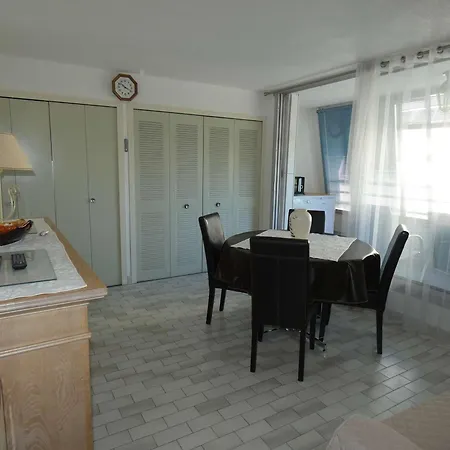 Bel 2 Pieces Avec Loggia Vitree, Au Calme, Proche Et Commerces, Parking Inclus - Fr-1-328-237